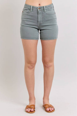 Judy Blue - Short Jeans Bordado com Cintura Alta e Bolso Traseiro