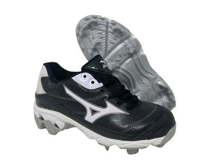Chuteira de softball feminina Mizuno Finch 5 com 9 pontas, preta/branca, tamanho 5 B(M) EUA