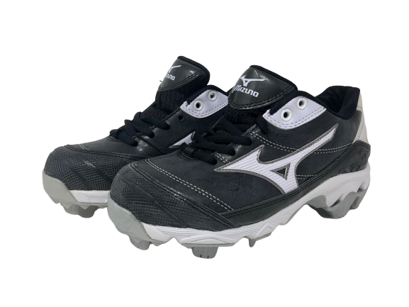 Chuteira de softball feminina Mizuno Finch 5 com 9 pontas, preta/branca, tamanho 5 B(M) EUA