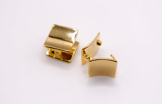 Brincos Golden Chic Dots – Tachas Douradas Minimalistas