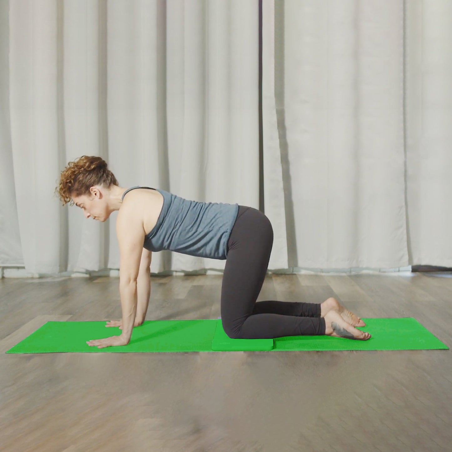 Tapete de ioga extra grosso BalanceFrom Fitness de 1" com joelheira e alça de transporte, verde