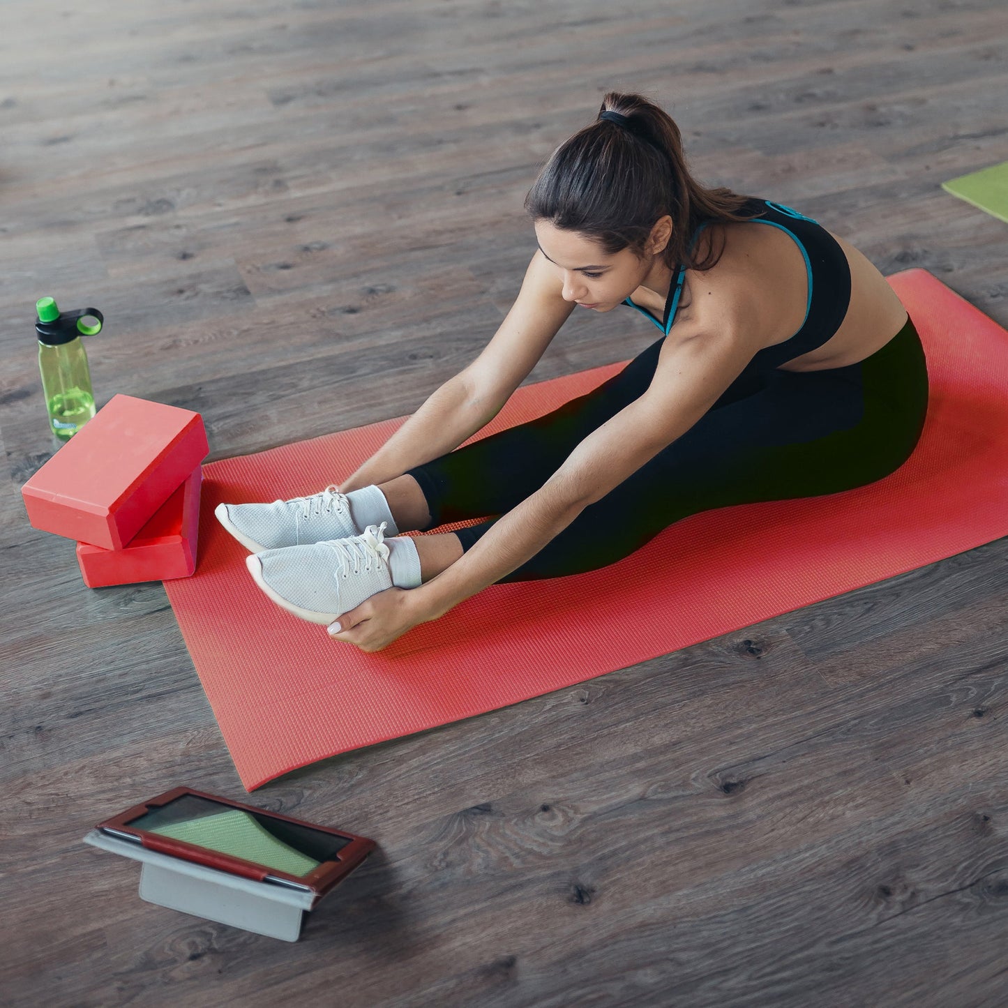 Conjunto de ioga BalanceFrom Fitness com 7 peças, tapete, faixa elástica e joelheira, vermelho