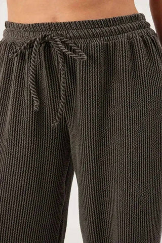 Kylie Paige - Calça Amanda de perna larga