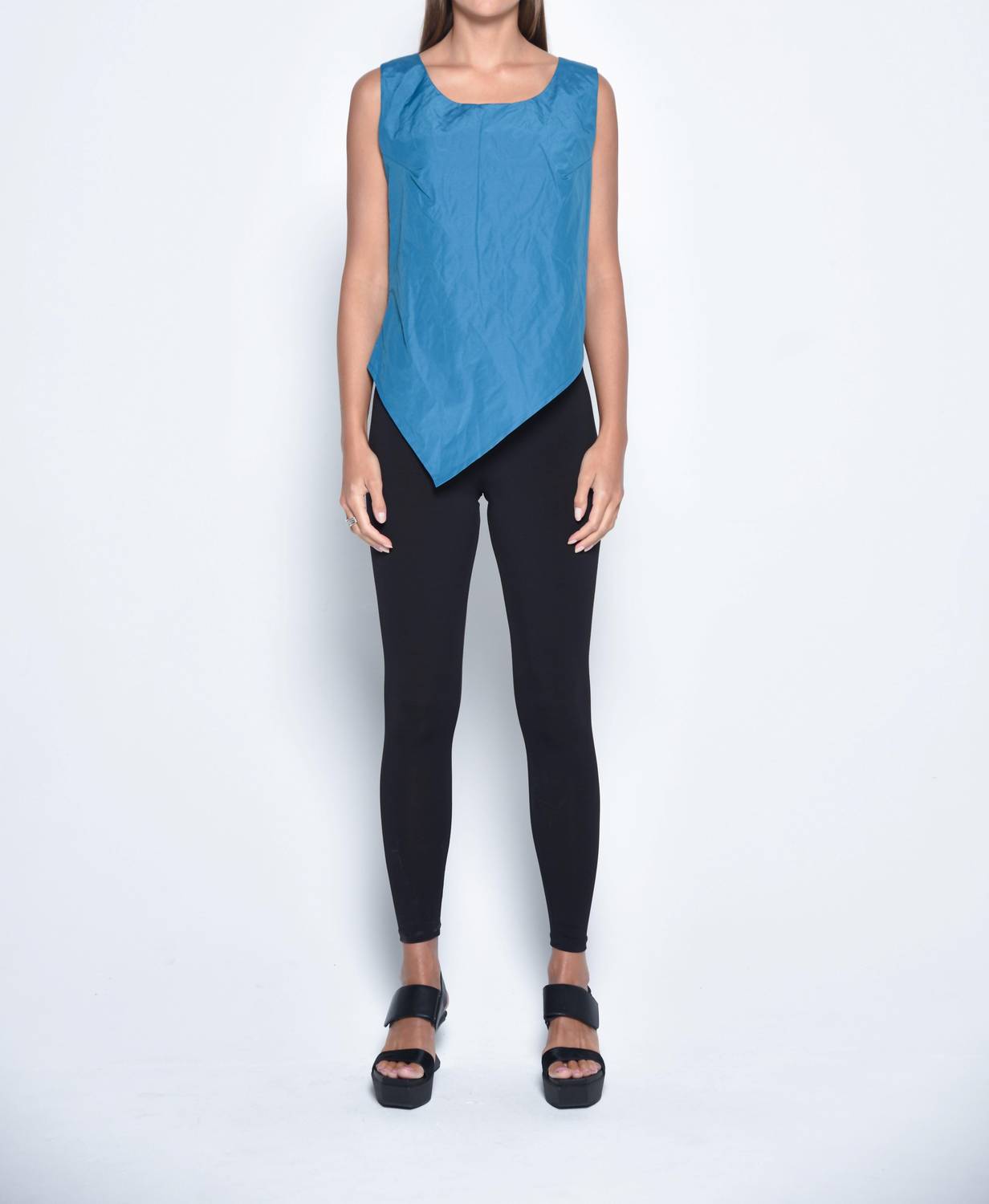 Simply Mila - Uneven Hem Tank