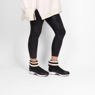 All Black - Bota feminina listrada com meia