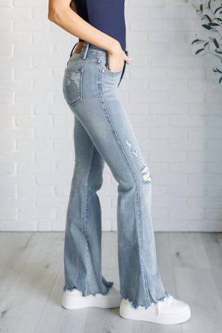 Judy Blue - Calça jeans flare desgastada com controle de cintura média