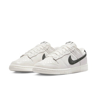 Nike - Women's Dunk Low Se Sneakers