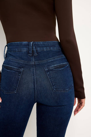 Good American - Calça Jeans Curva Reta Sempre Veste Bem