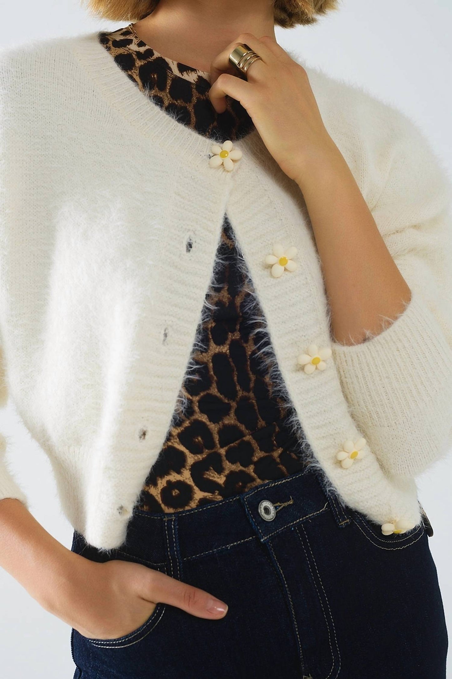 Q2 - Flower Button Cardigan
