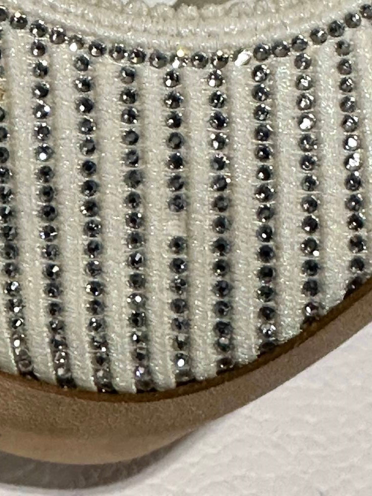 Christian Dior Feminino Street Style Elegante Logo Bico Fino Scarpins e Mules Brancos Tamanho 6