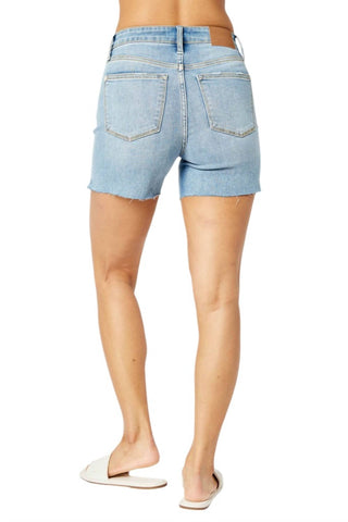 Judy Blue - Short jeans com corte médio
