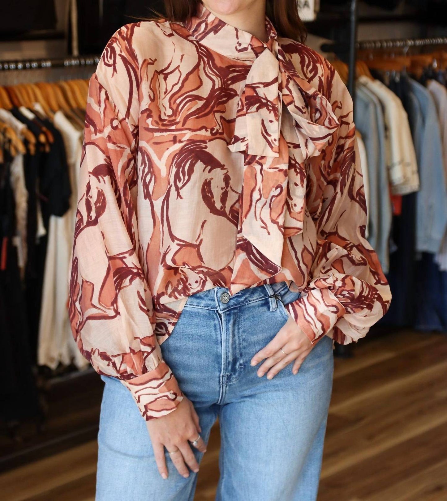Steve Madden - Sutton Horse Abstract With Bow Top