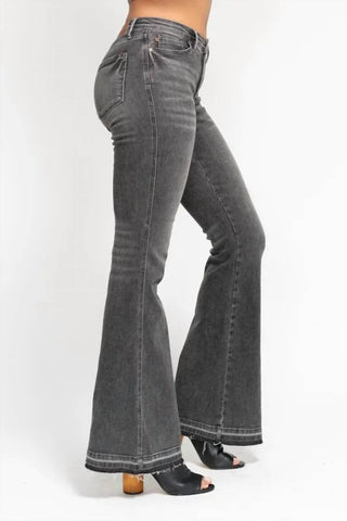 Judy Blue - Calça jeans flare tamanho grande com cintura média e controle de barriga