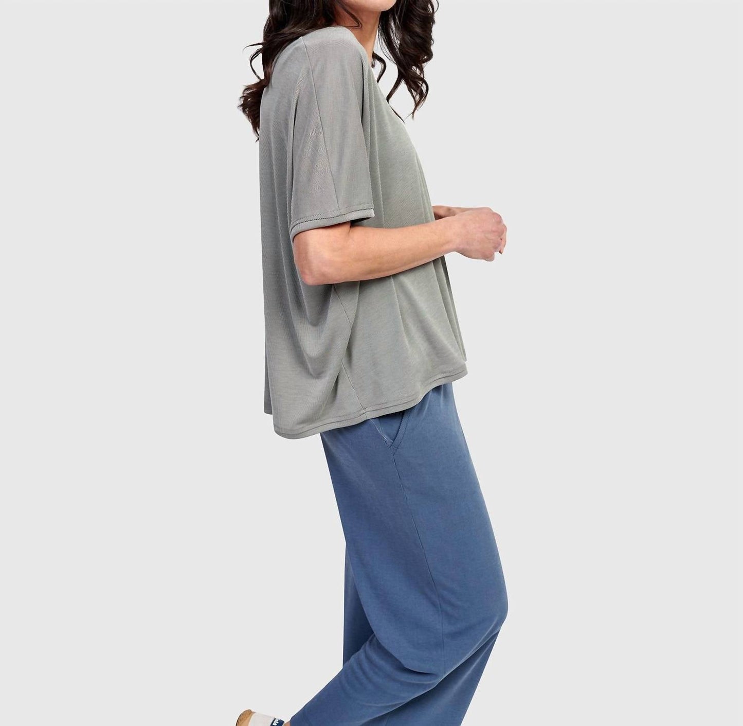 Alembika - Essential Breeze Tee