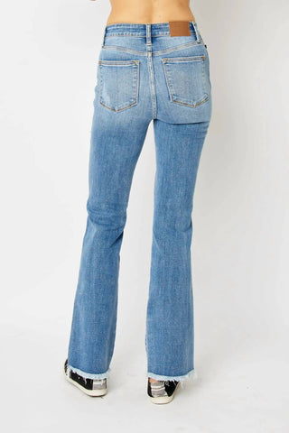 Judy Blue - Calça jeans bootcut com bainha desfiada e cintura alta