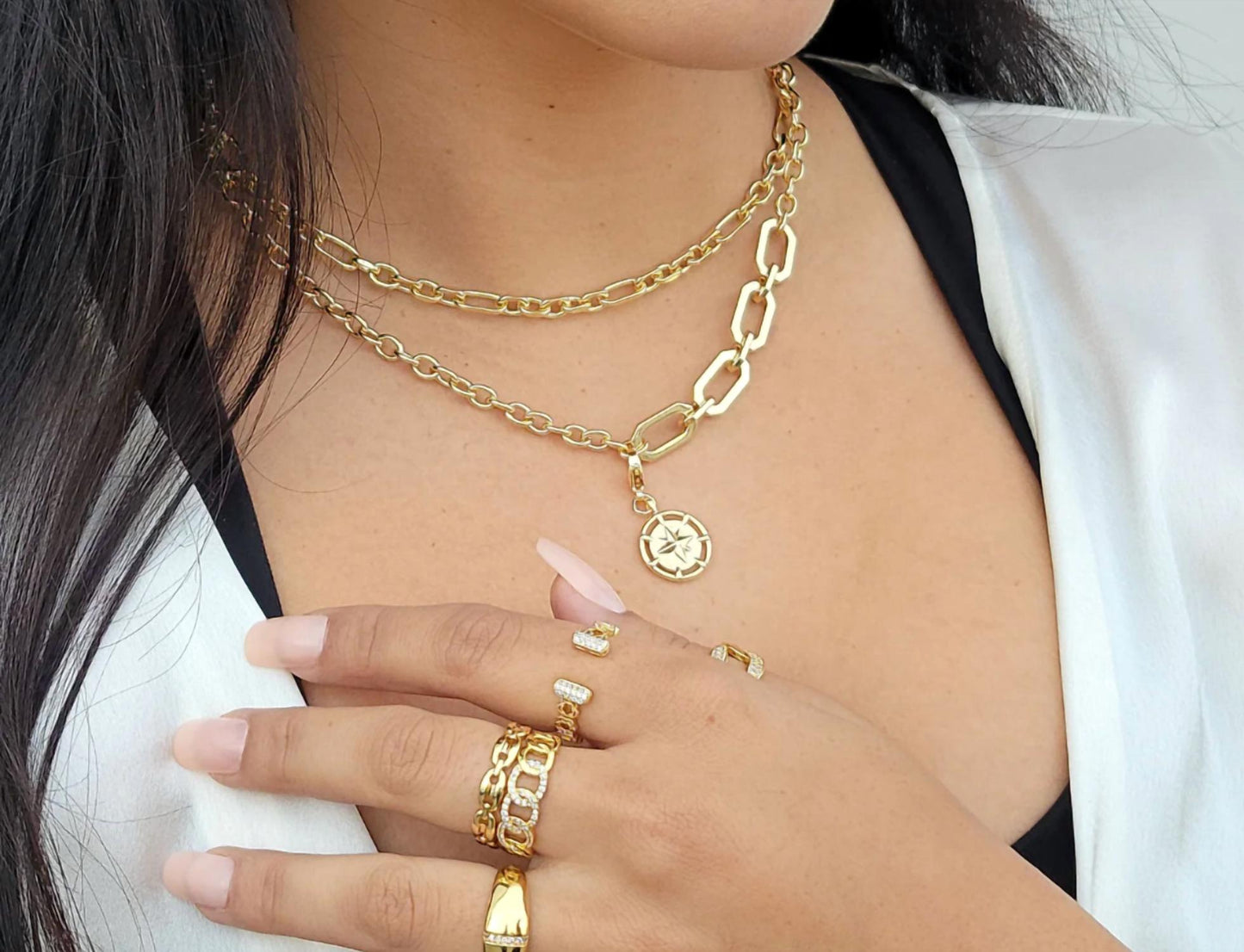 Omg Blings - Women's Oval Chain Necklace With Removable Pendant