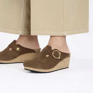 Birkenstock - Tamanco Feminino Fanny com Fivela de Anel em Camurça e Couro - Médio/Estreito