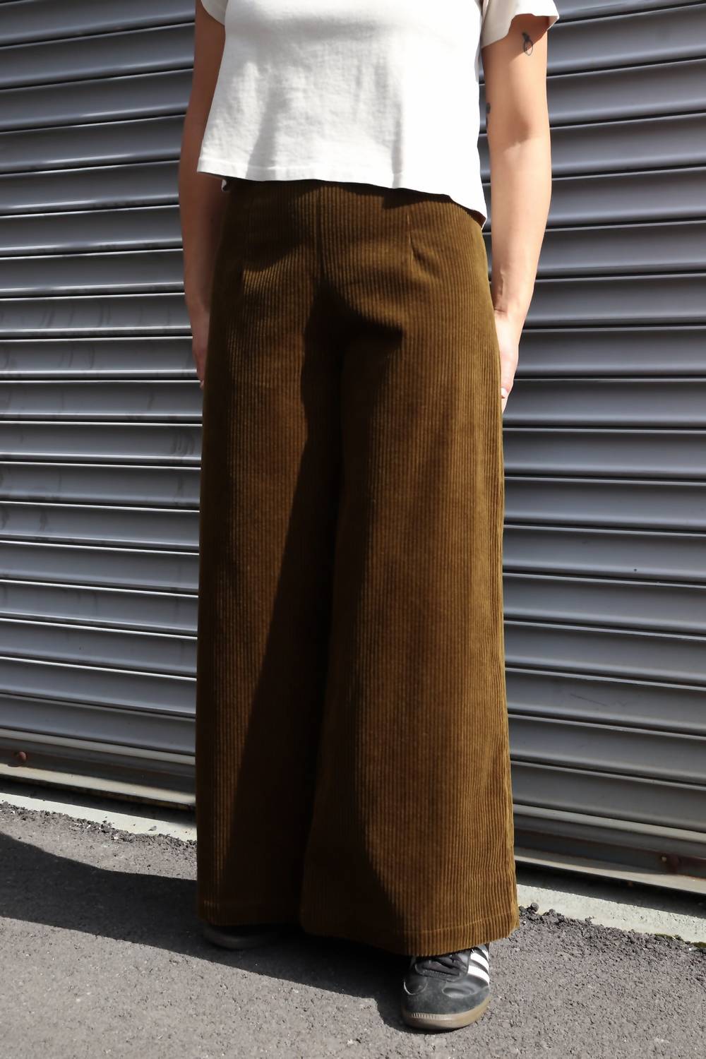 7115 By Szeki - Classic Wide Leg Trouser