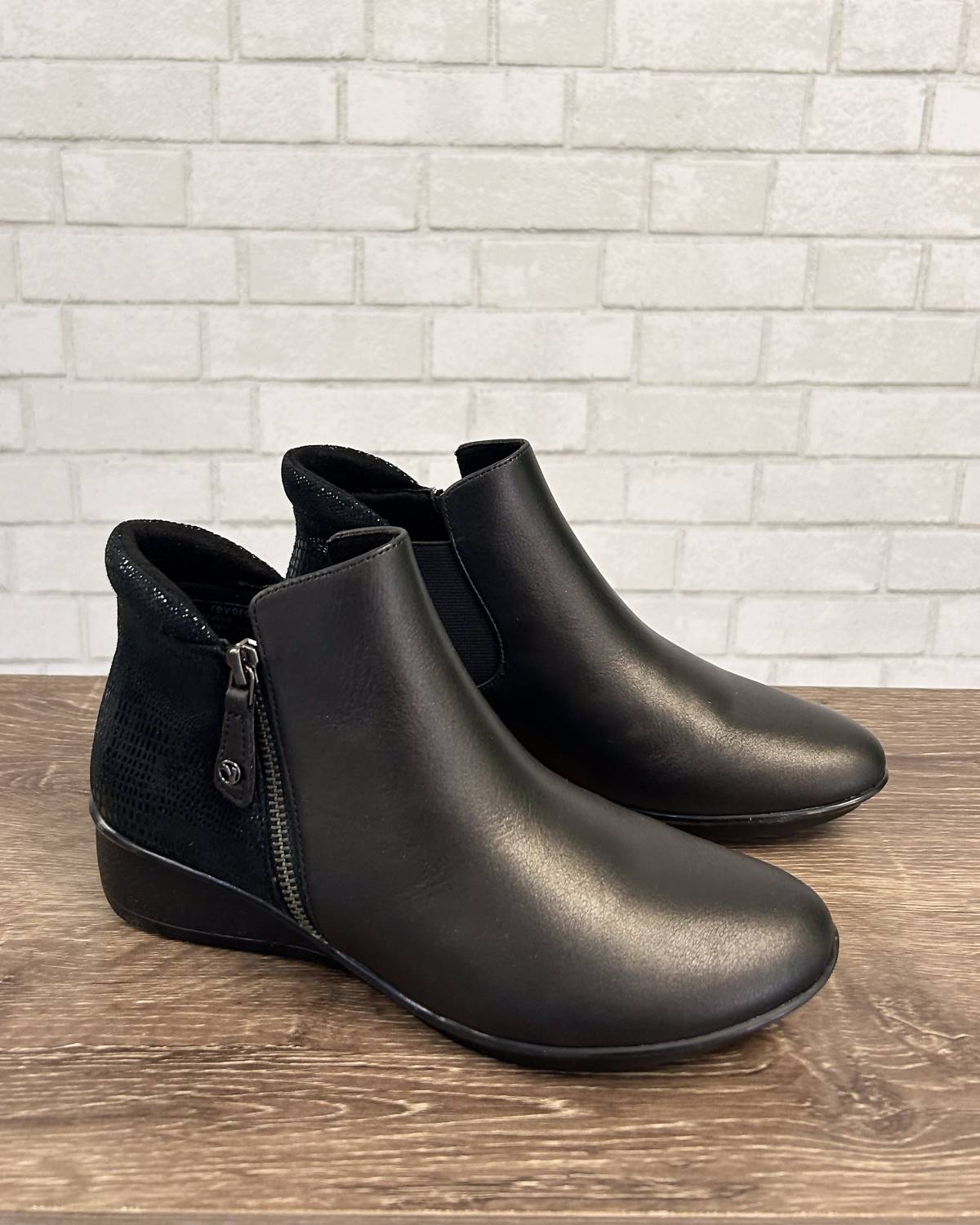 Revere - Women's Damascus Bootie
