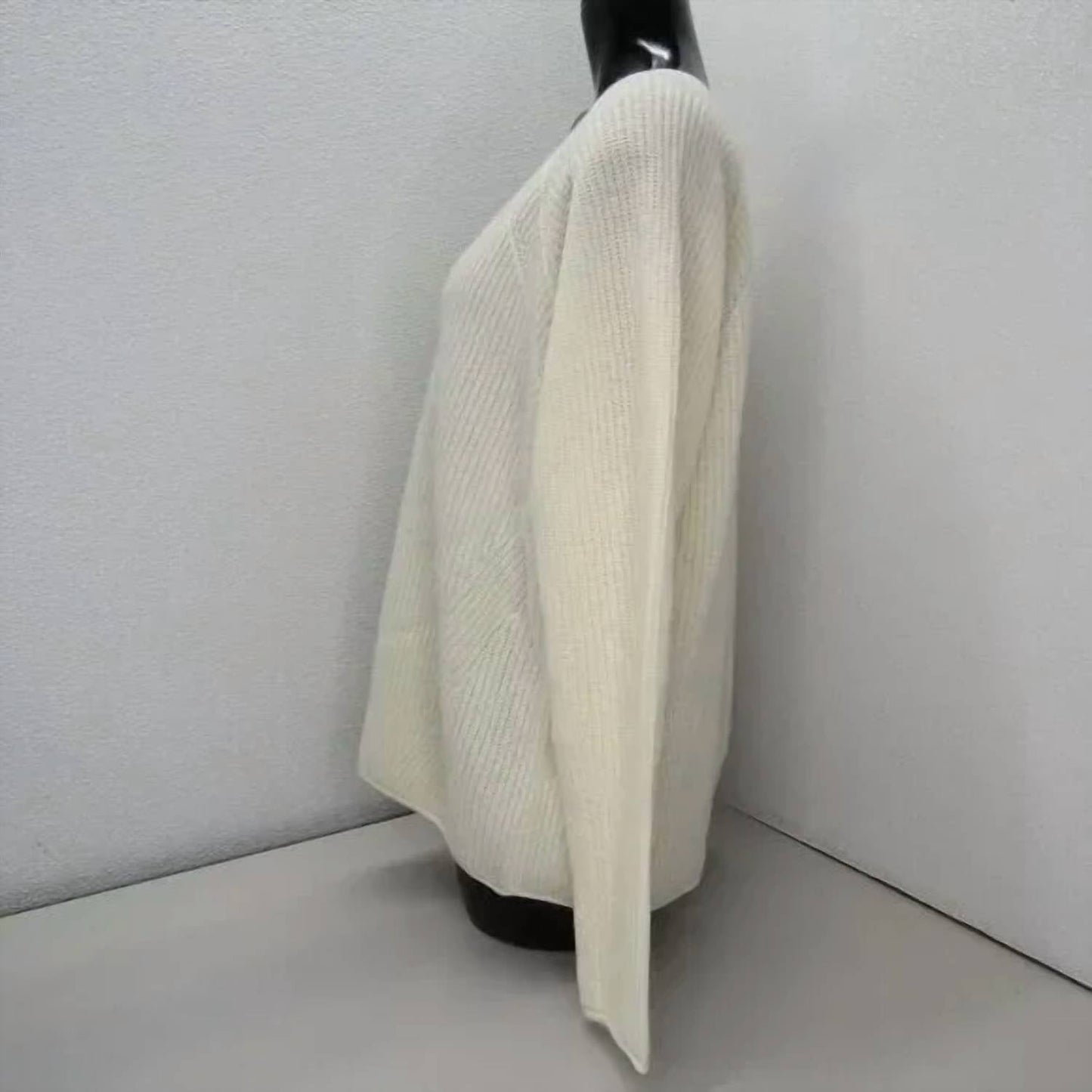 Club Monaco - Women's Cashmere V-neck Long Sleeve Sweater