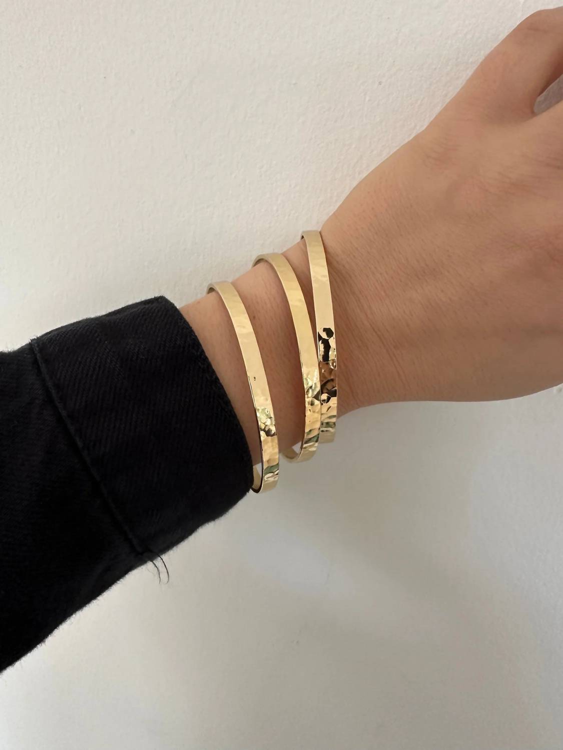 Eklexic - Women's Hammered Bangle Bracelet Set
