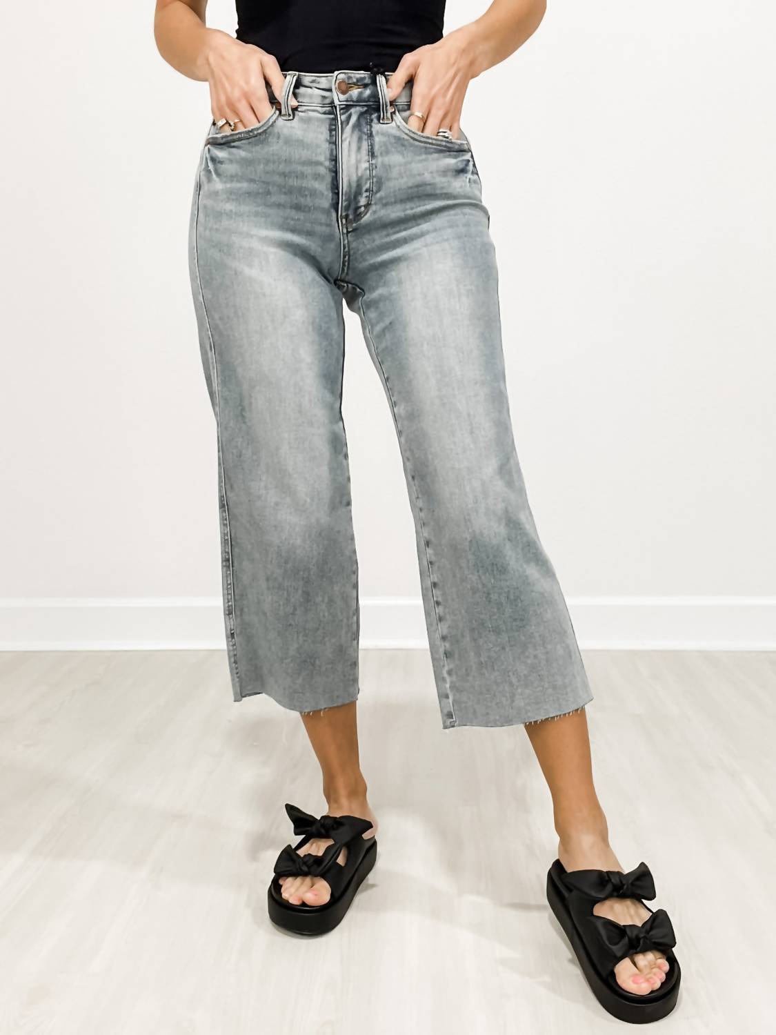 Judy Blue - Tanner Mid Rise Jeans