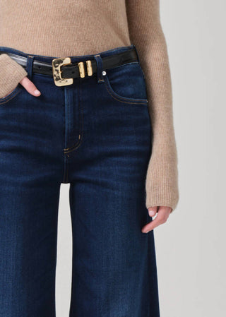 Cidadãos da Humanidade - Calça Jeans Curta Lyra Lotus de Perna Larga