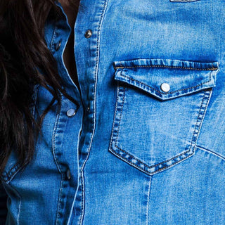 Q2 - Camisa Chambray com botões de pressão perolados
