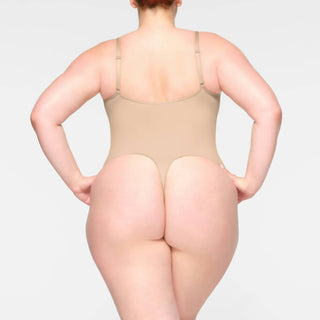 Skims - Body sem costura esculpido com tanga