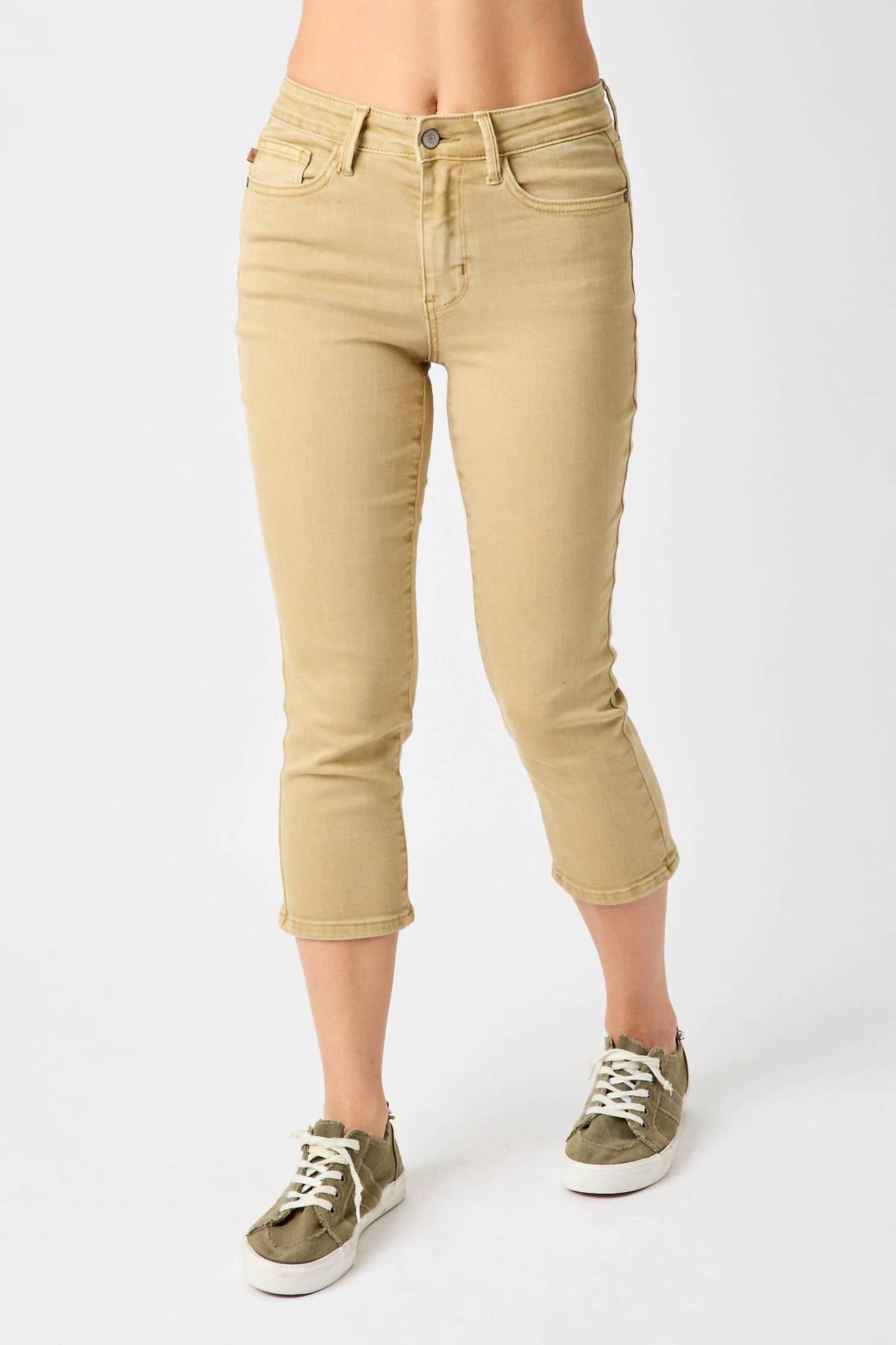 Judy Blue - Mid Rise Capri Pants
