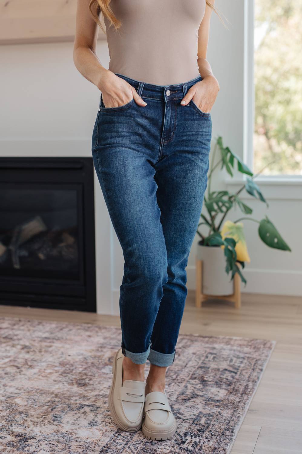 Judy Blue - Mid Rise Cuffed Slim Fit Jeans