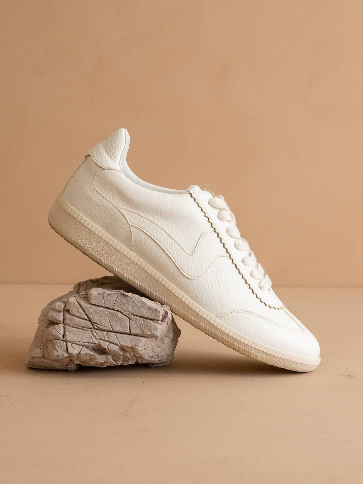 Oasis Society - Women's Kyla Classic Low Top Sneaker