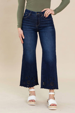 Risen - Calça Jeans com Detalhe em Corte a Laser