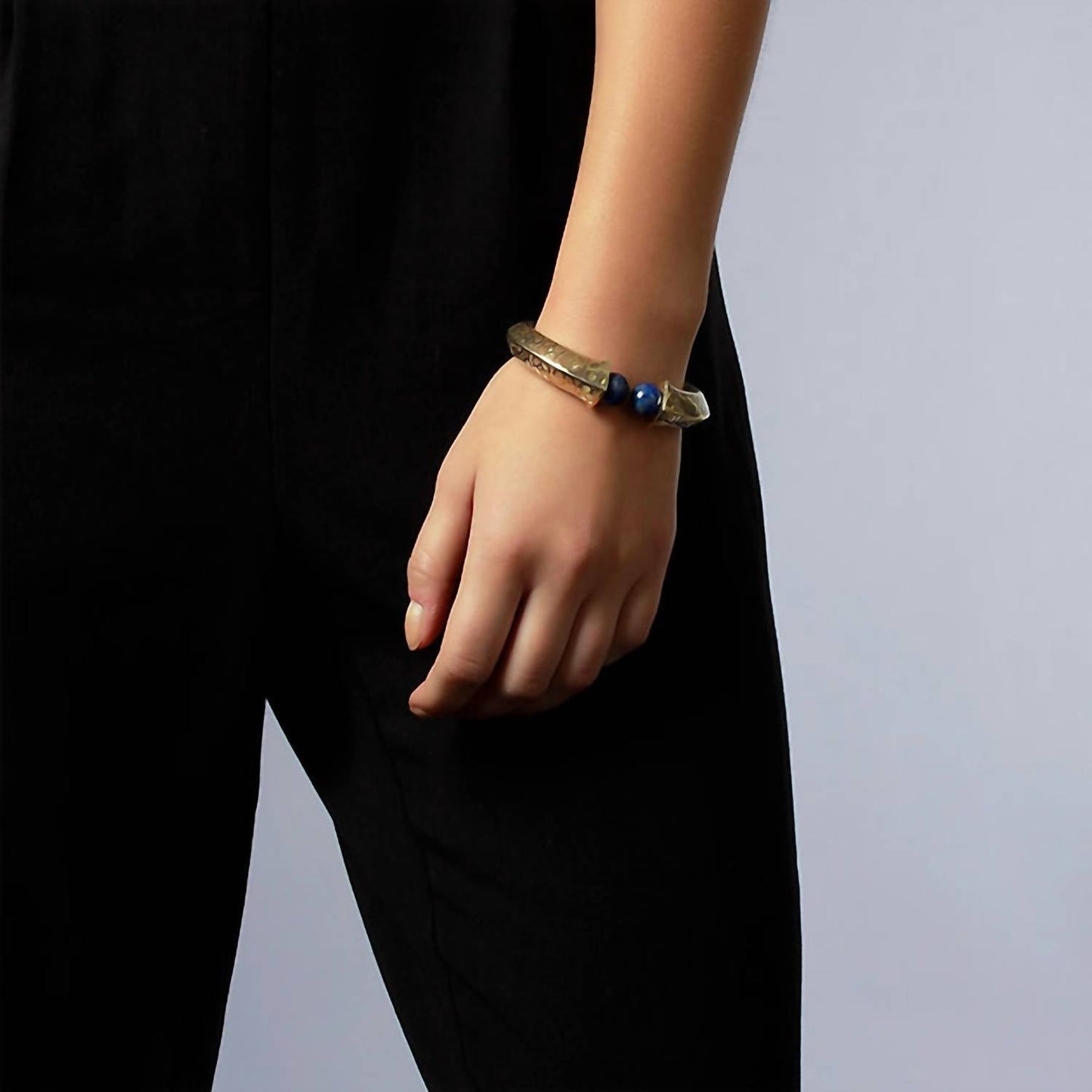 Avenue Chic - Women's Temple Muse Oval Hinge Bangle