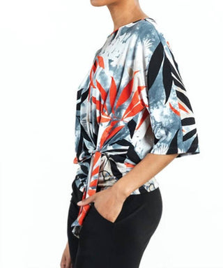 Clara Sunwoo - Blusa com amarração lateral e folhas espalhadas