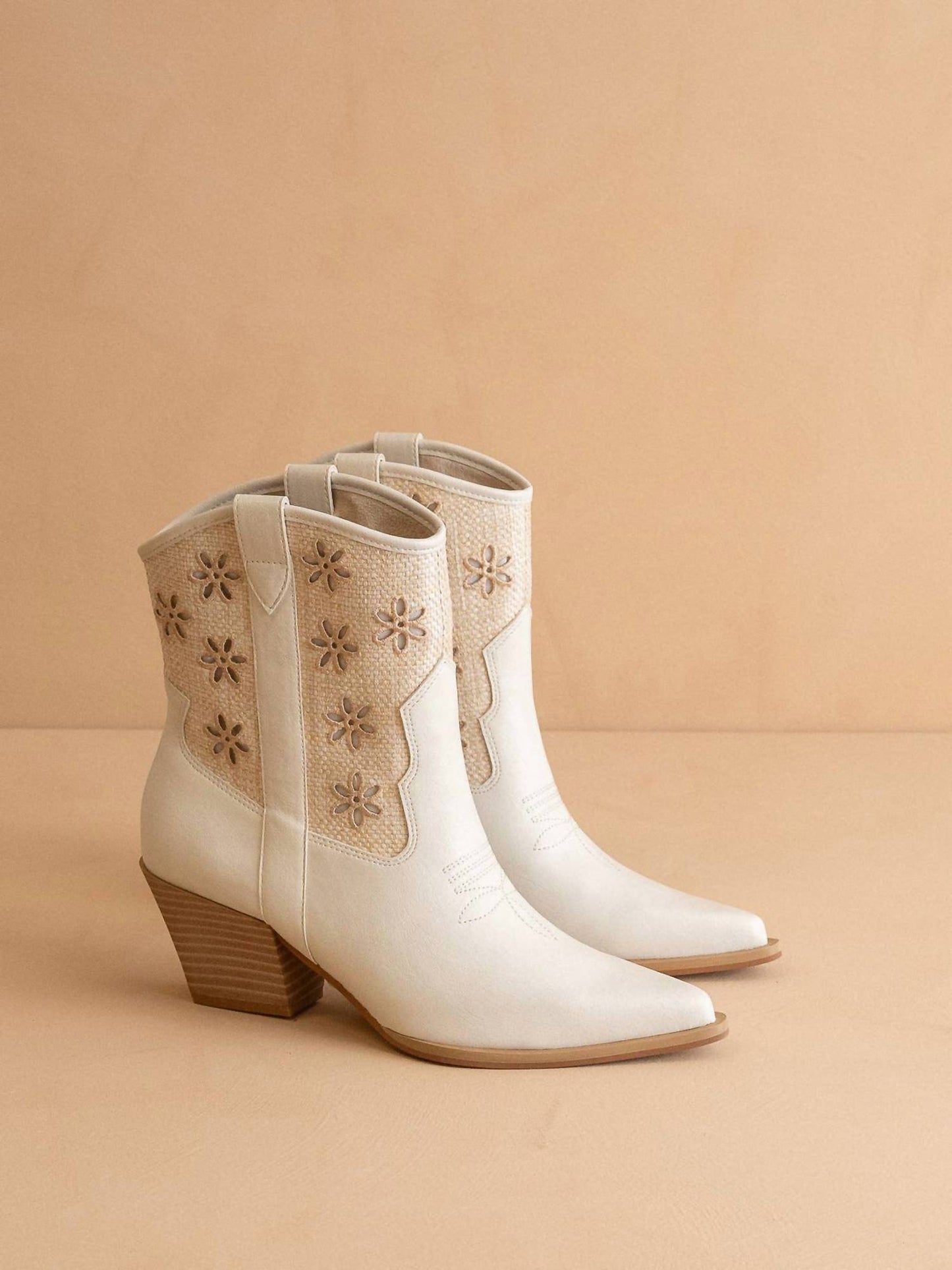 Oasis Society - Della Floral Cutout Detail Cowboy Boots
