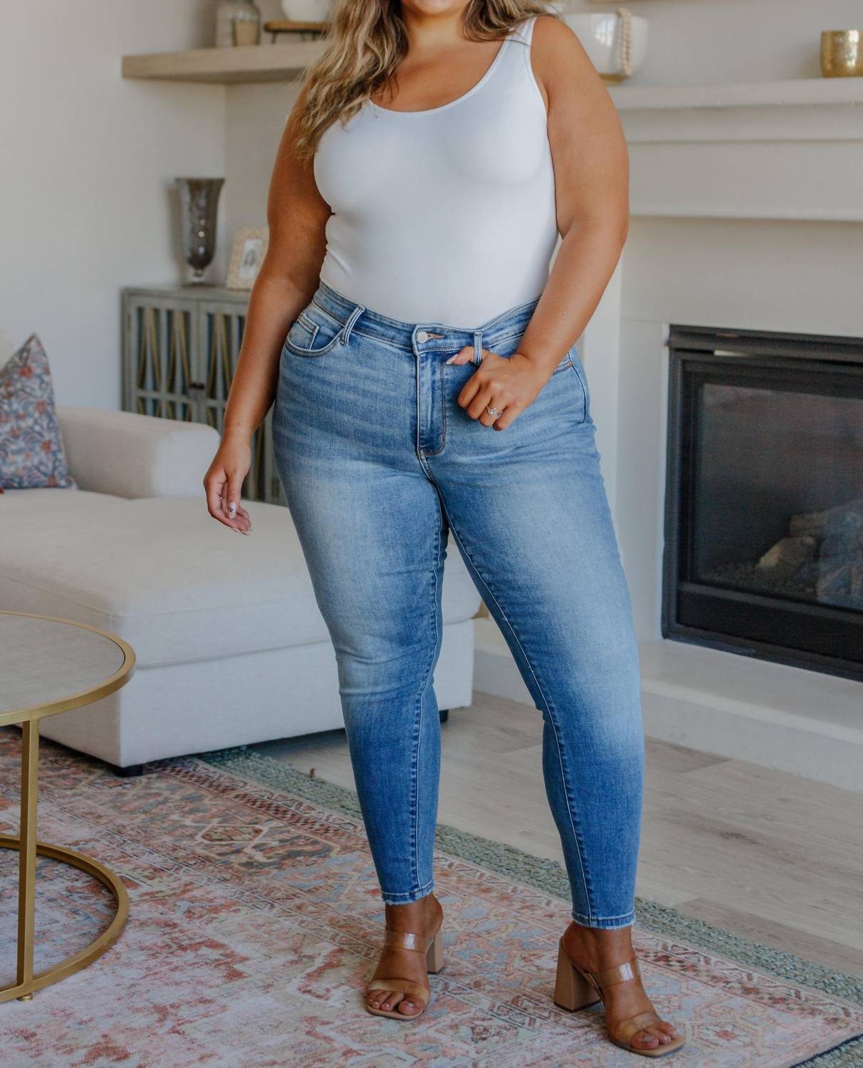 Judy Blue - Mid Rise Vintage Skinny Jeans