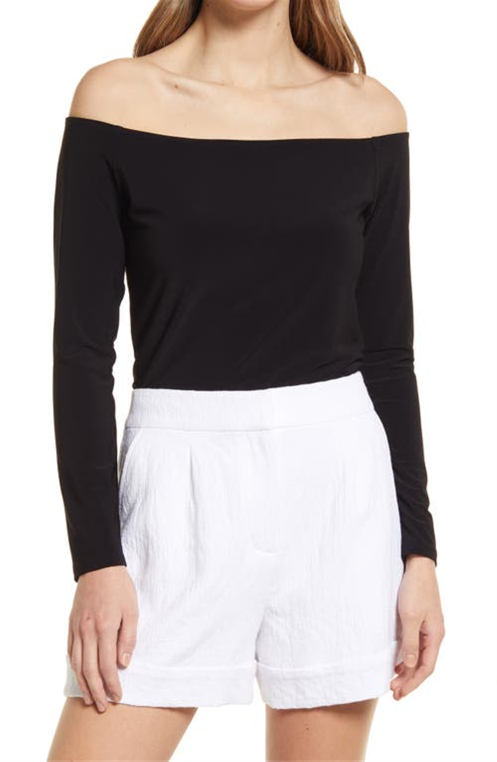 Blusa de malha halógena preta tamanho pequeno com ombros à mostra