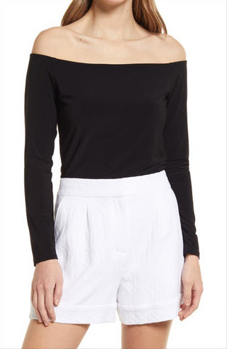 Blusa grande de malha halógena preta com ombros descobertos da Halogen