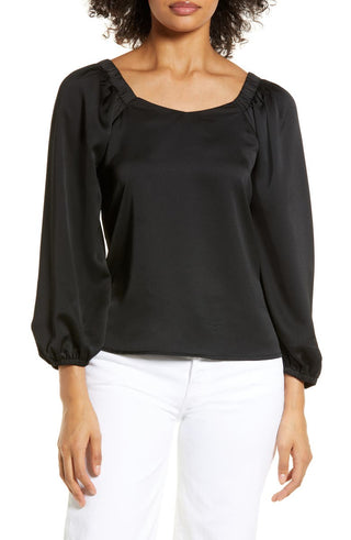 Blusa branca halógena com decote coração, tamanho GG