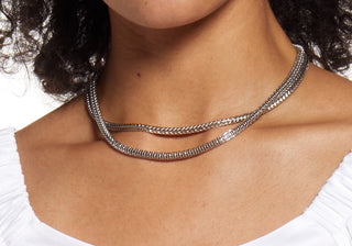 Blusa branca halógena com decote coração, tamanho GG