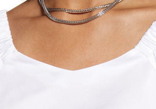 Blusa branca halógena com decote coração, tamanho GG