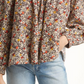 Treasure &amp; Bond Blusa franzida ombro a ombro marrom-marfim Cally Floral tamanho grande