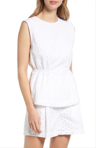 Blusa grande branca de halogênio com ilhós e cintura franzida