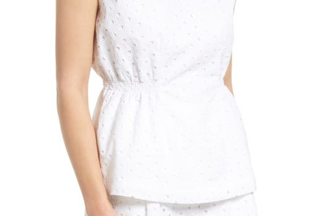 Blusa grande branca de halogênio com ilhós e cintura franzida