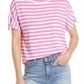 Camiseta Caslon com mangas amarradas, estampa listrada rosa Ibis e branca, tamanho médio