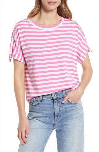 Camiseta Caslon com mangas amarradas, estampa listrada rosa Ibis e branca, tamanho médio