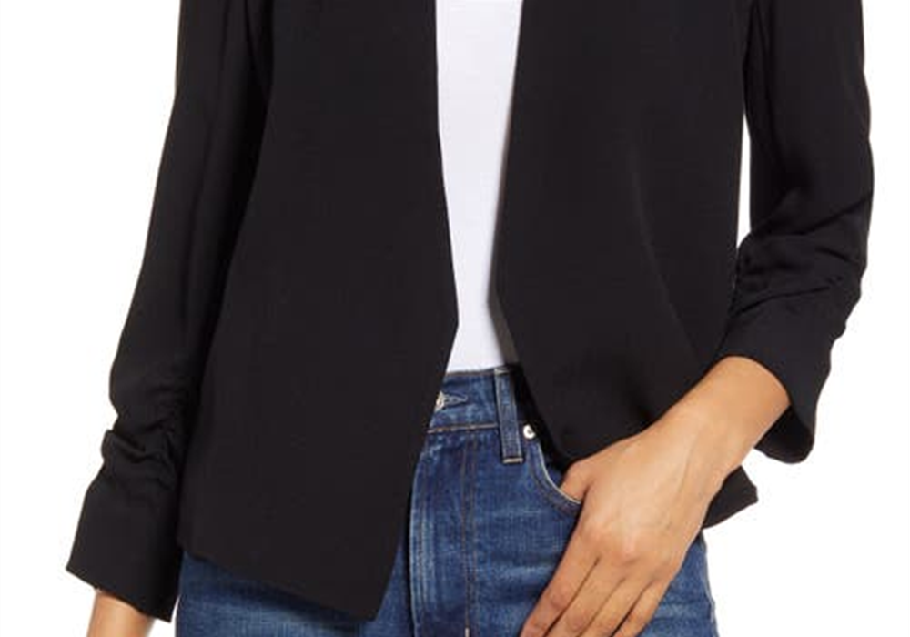 Blazer preto halógeno de tamanho médio com frente aberta