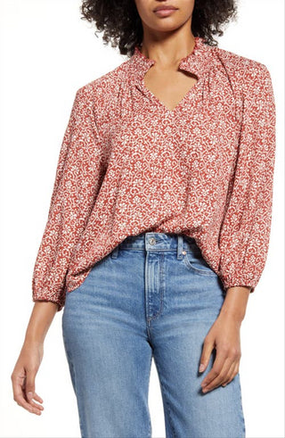 Camisa Caslon(r) com estampa floral e gola dividida em Rust-Ivory Ikat Bloom, tamanho grande