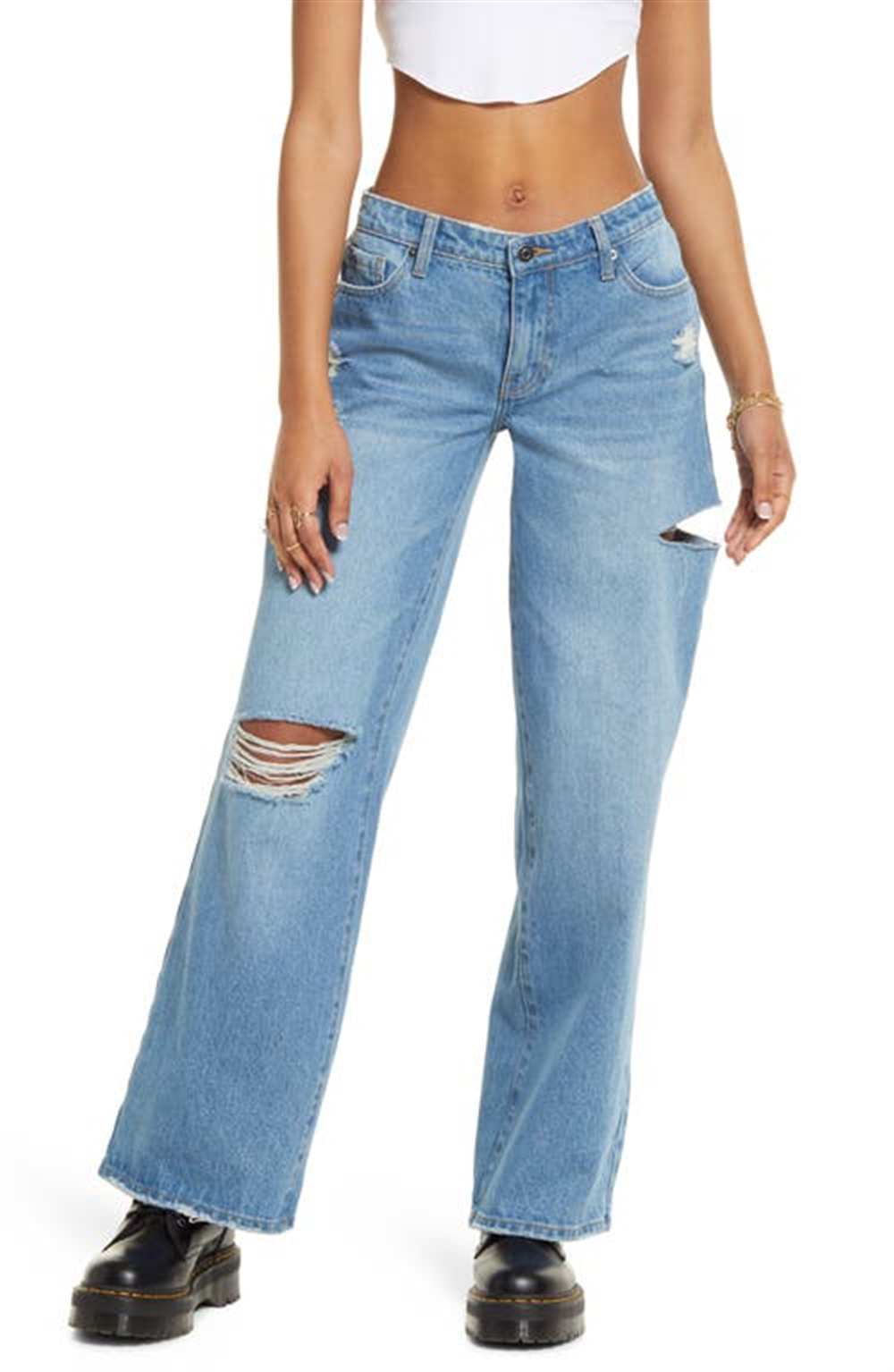 BP. Calça jeans feminina rasgada, lavagem clara, anos 90, tamanho 26